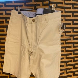 Men’s khaki shorts new with tags size 33